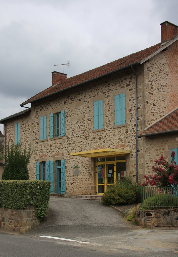 Maison de la culture et Bibliothèque situé à Boisseuil